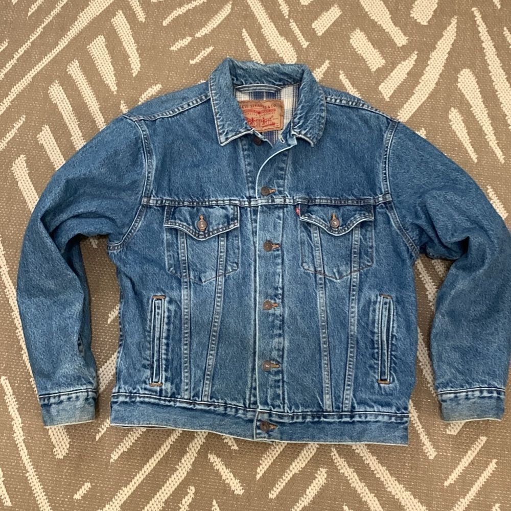 Vintage 90’s Levi’s Medium Wash Trucker Style Lined Denim Jacket Mens Size Small
